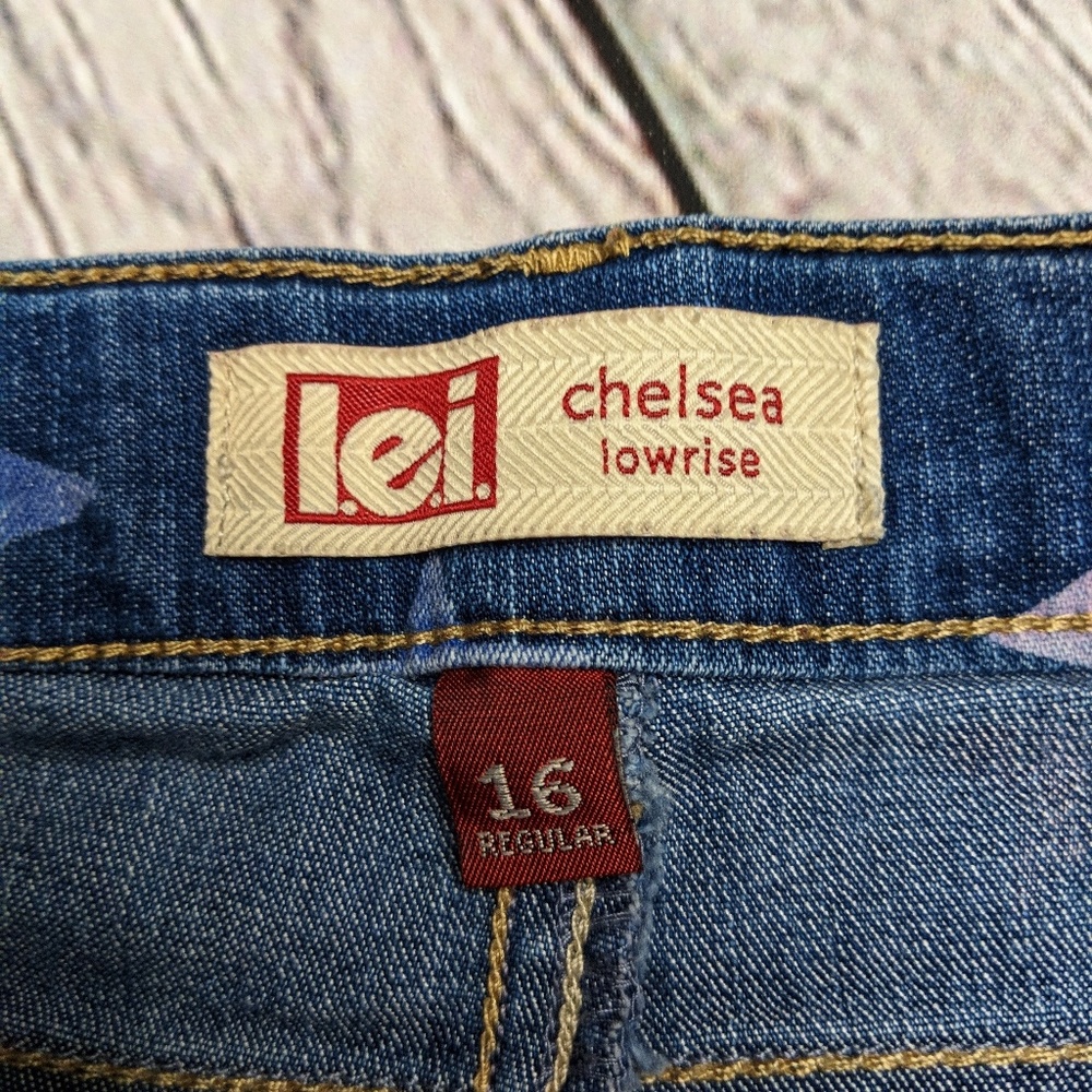 Shorts - Picture 3 of 3
